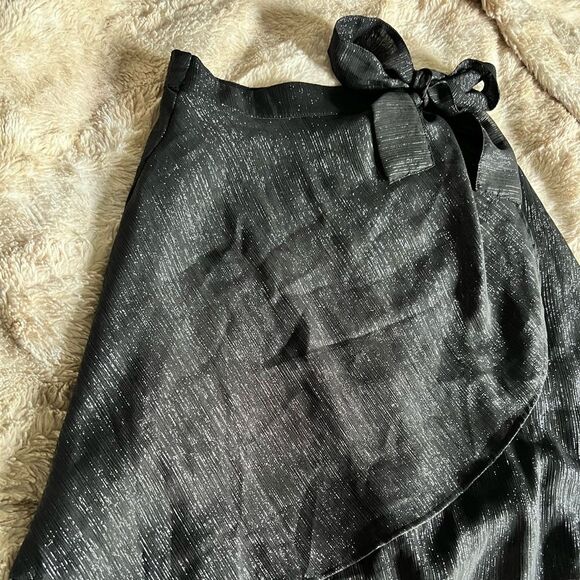 NWT Francesca’s Wrap Skirt - Picture 3 of 10